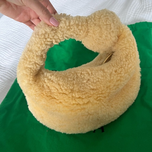 Bottega Veneta Mini Jodie Shearling Teddy Yellow - Picture 2 of 11